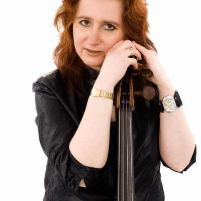 Portrait photo of Hannah Roberts with cello